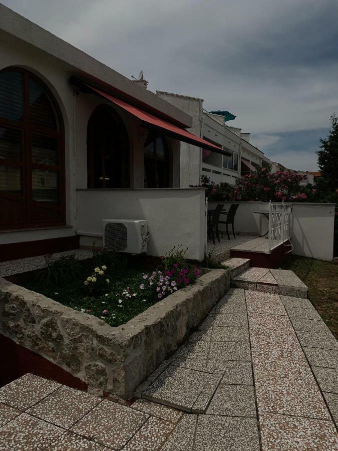 Vila Tesmija Baška Exterior foto